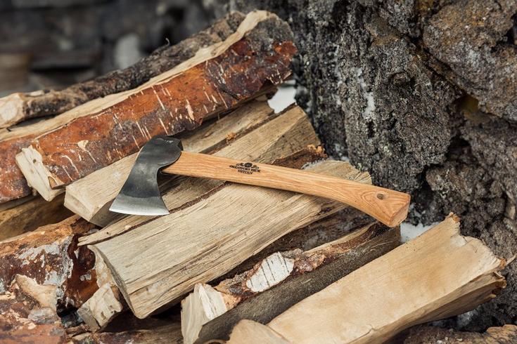 Buying Gränsfors Bruk axes? At Knivesandtools! Buying Gränsfors Bruk axes? At Knivesandtools!